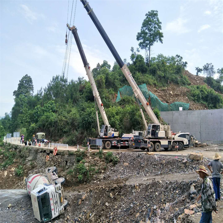 赵县汽车掉沟里叫吊车救援要多少钱